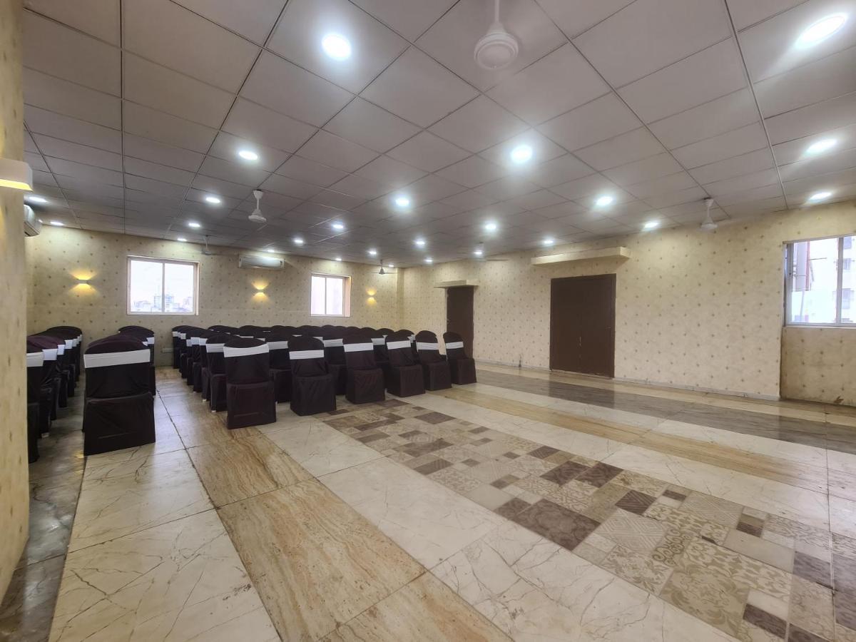 Hotel Nova Pride Rajkot Extérieur photo