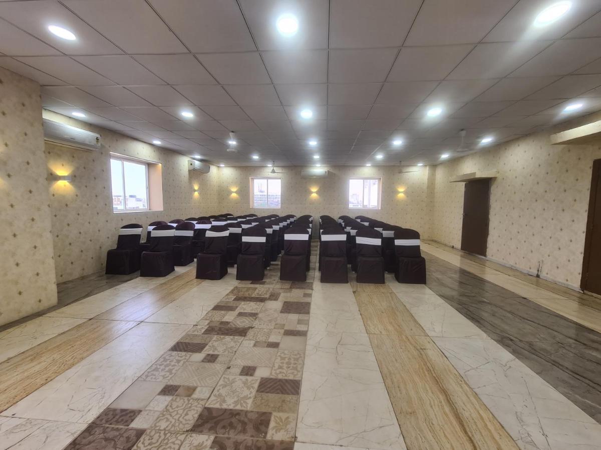 Hotel Nova Pride Rajkot Extérieur photo