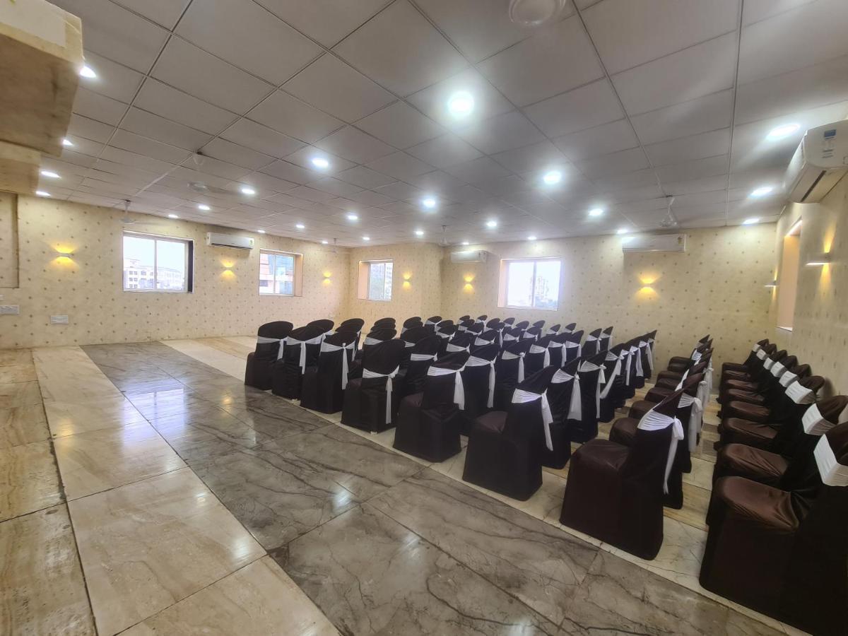 Hotel Nova Pride Rajkot Extérieur photo