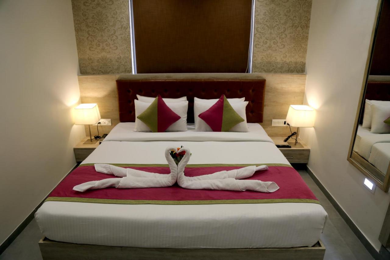 Hotel Nova Pride Rajkot Extérieur photo
