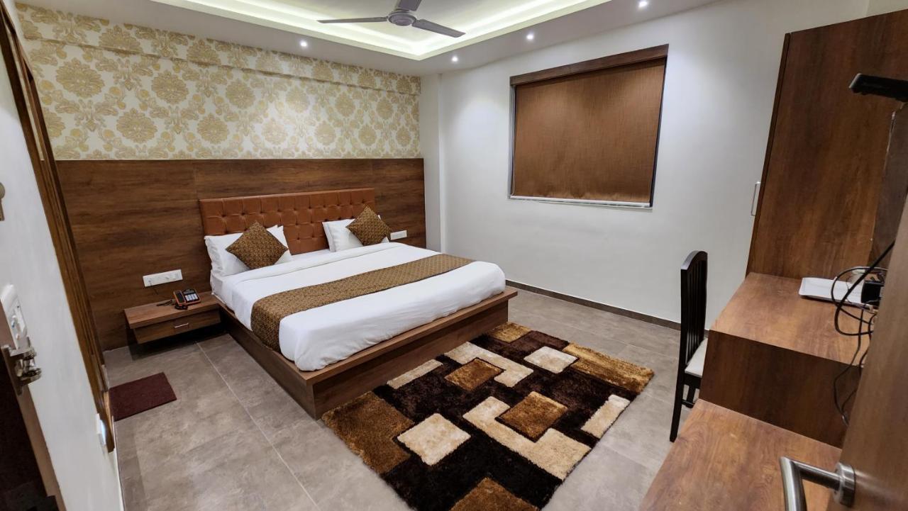 Hotel Nova Pride Rajkot Extérieur photo