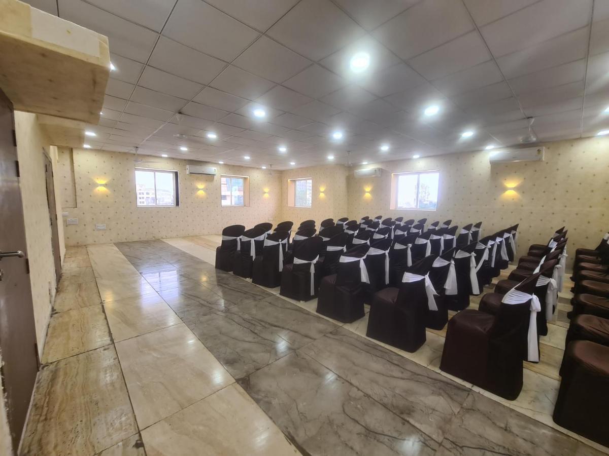 Hotel Nova Pride Rajkot Extérieur photo