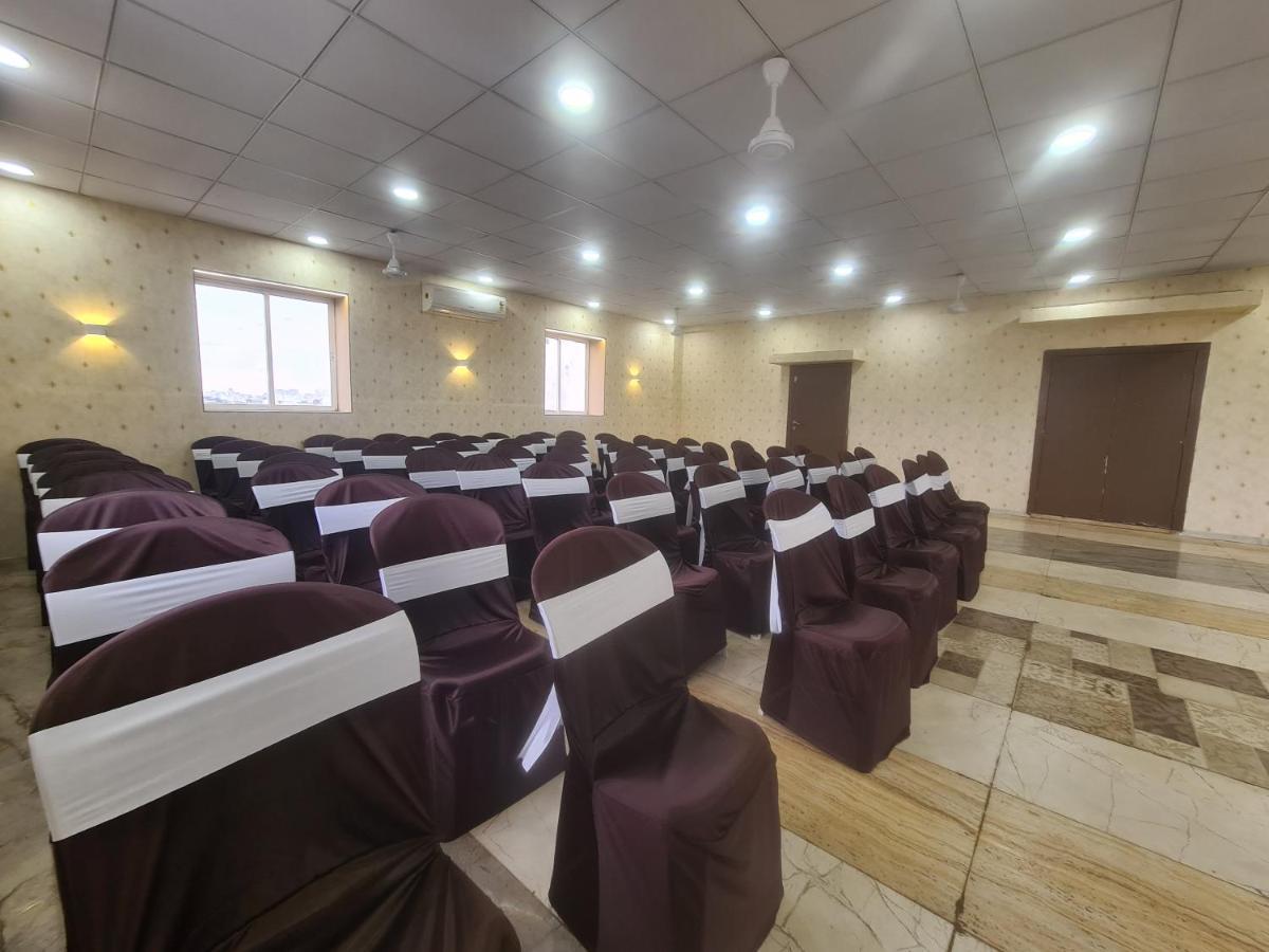 Hotel Nova Pride Rajkot Extérieur photo
