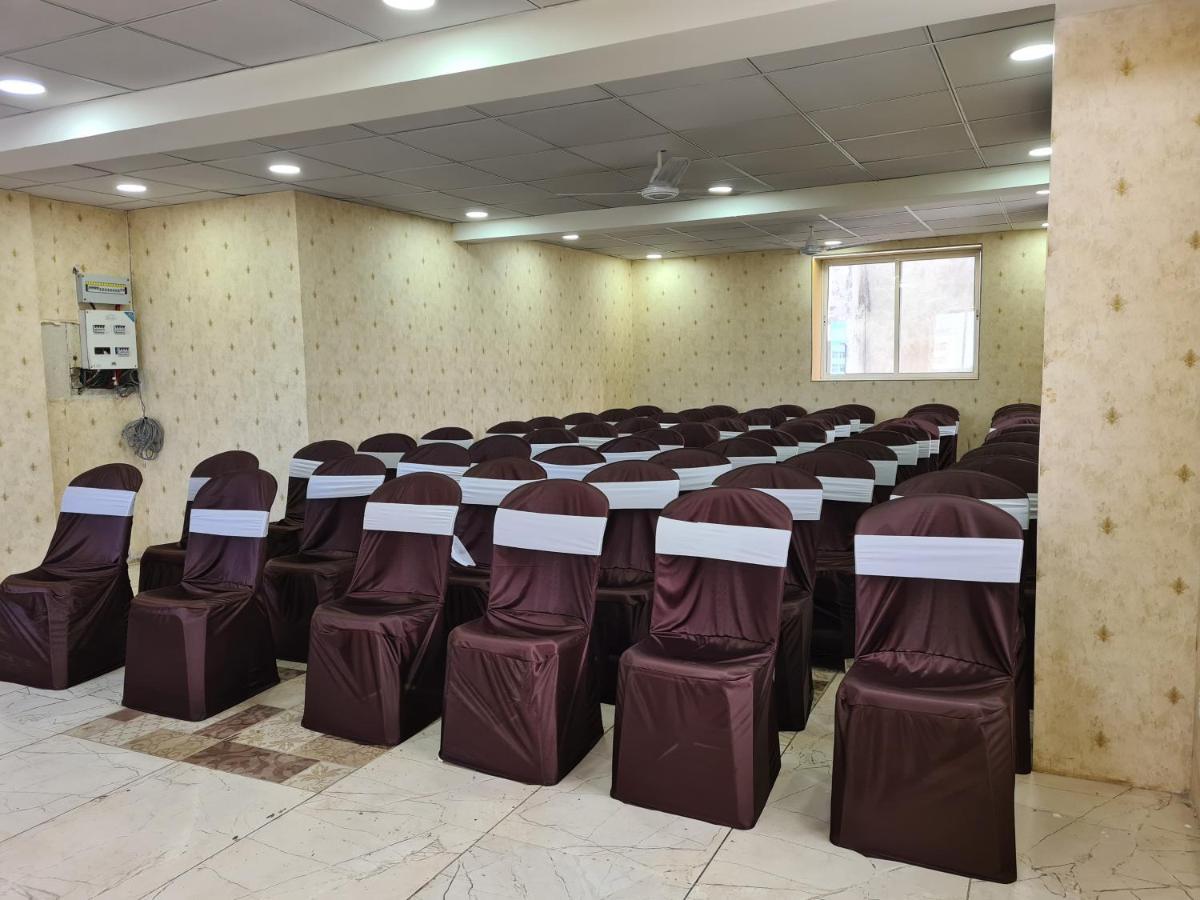 Hotel Nova Pride Rajkot Extérieur photo