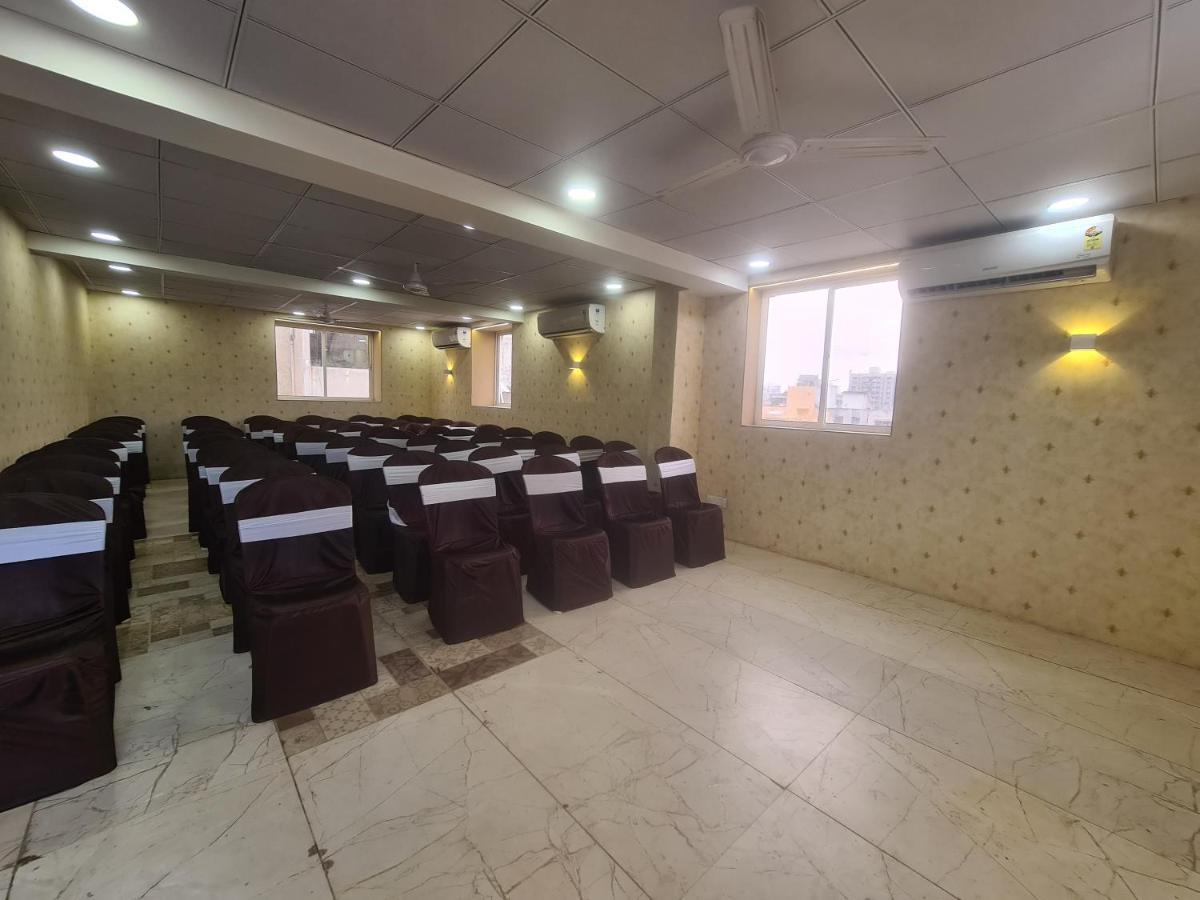 Hotel Nova Pride Rajkot Extérieur photo