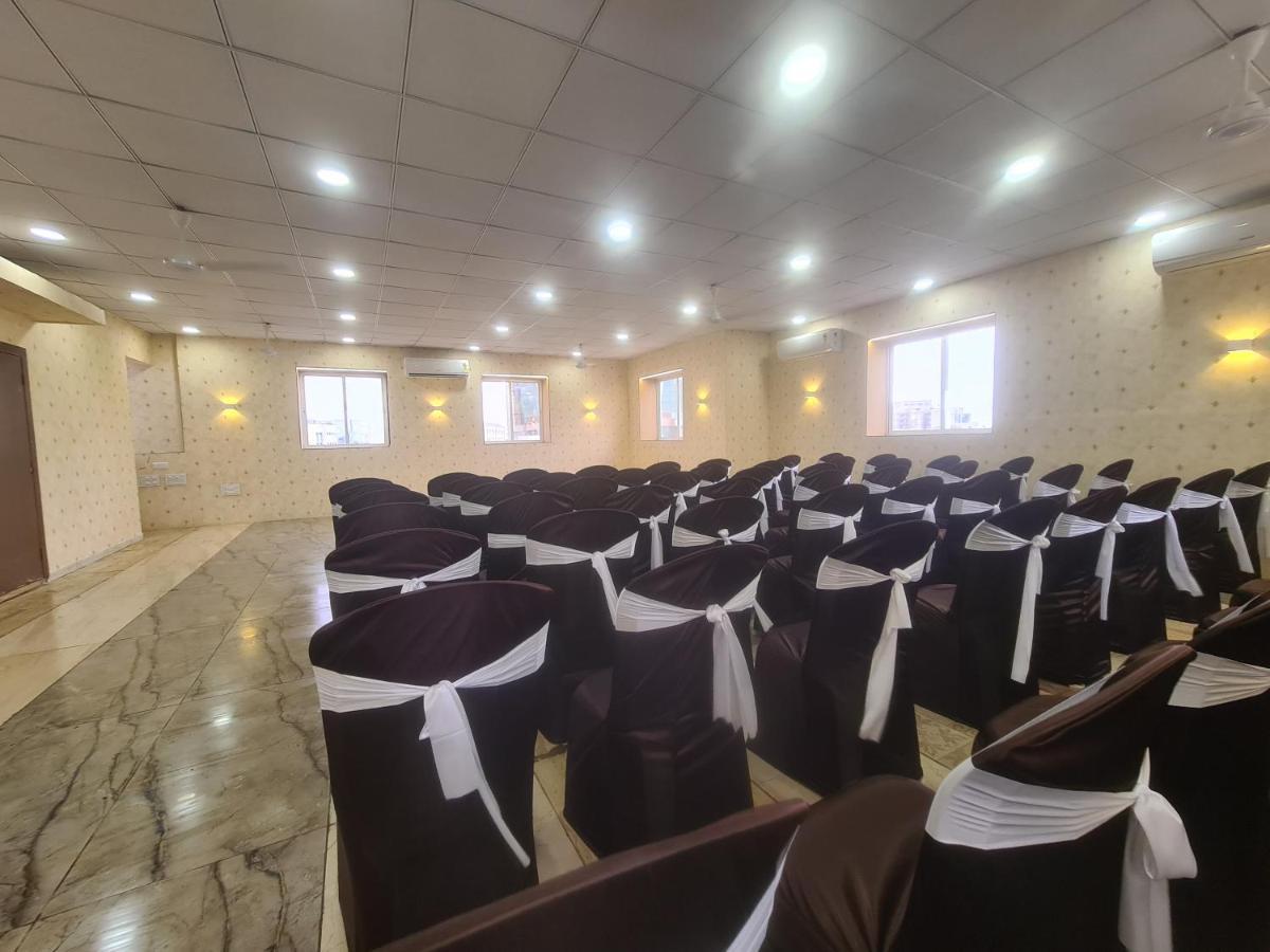 Hotel Nova Pride Rajkot Extérieur photo