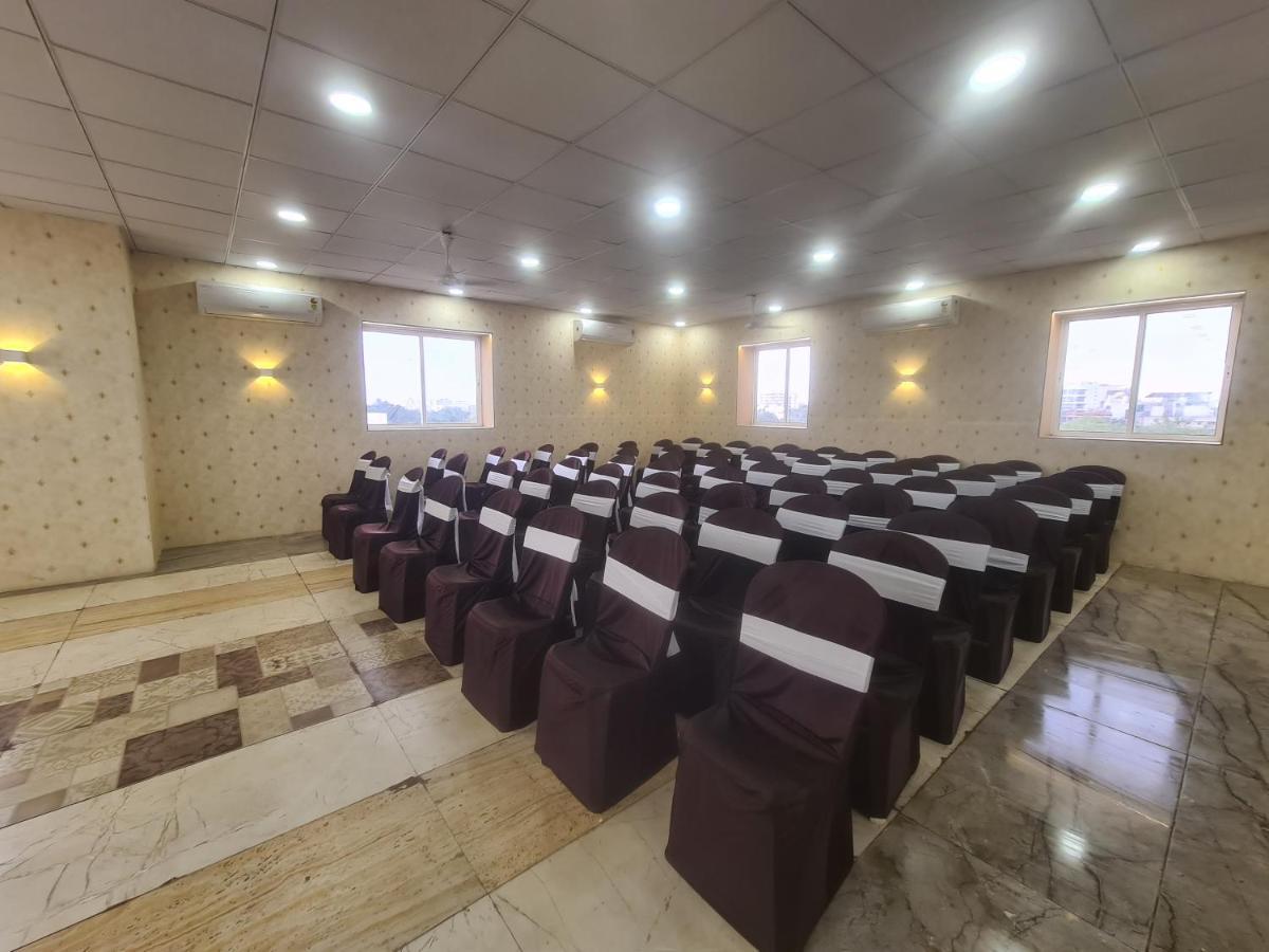 Hotel Nova Pride Rajkot Extérieur photo