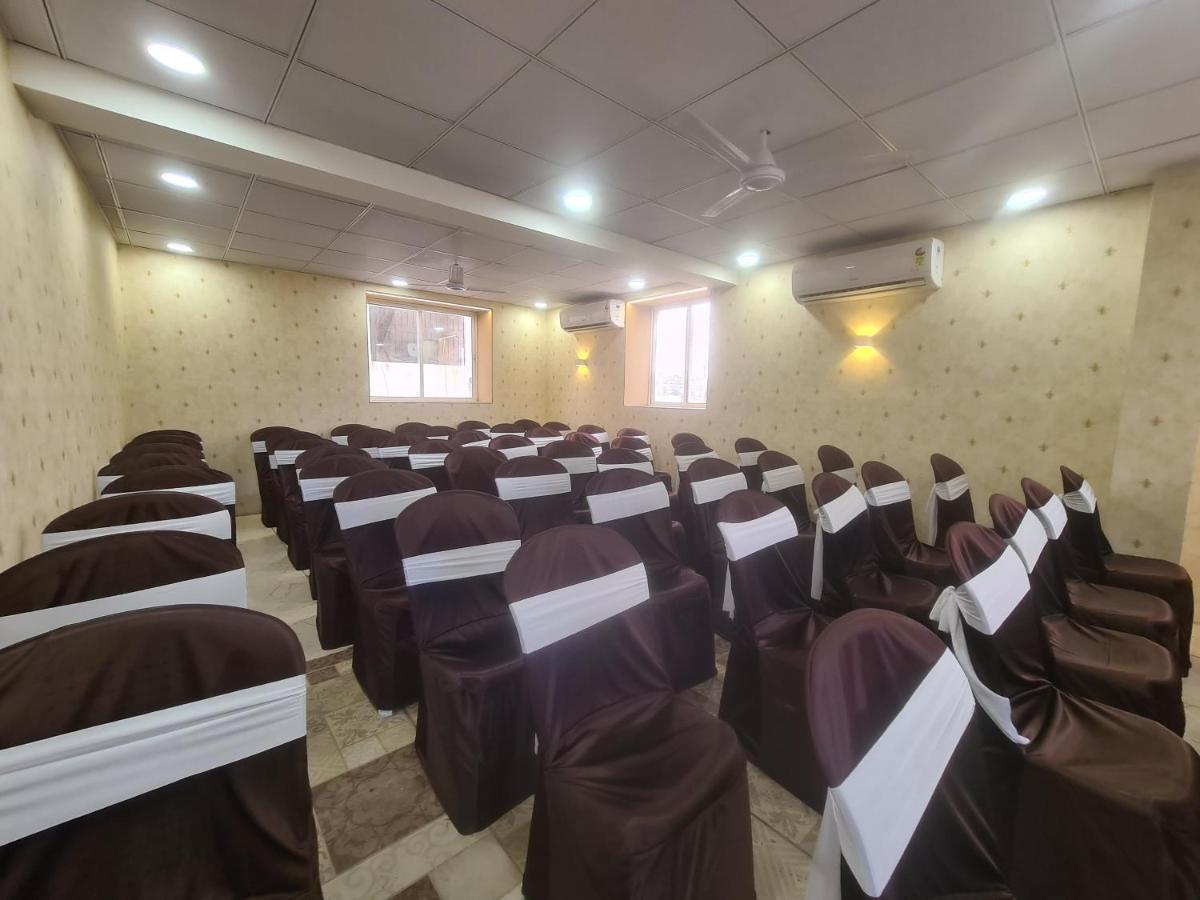 Hotel Nova Pride Rajkot Extérieur photo