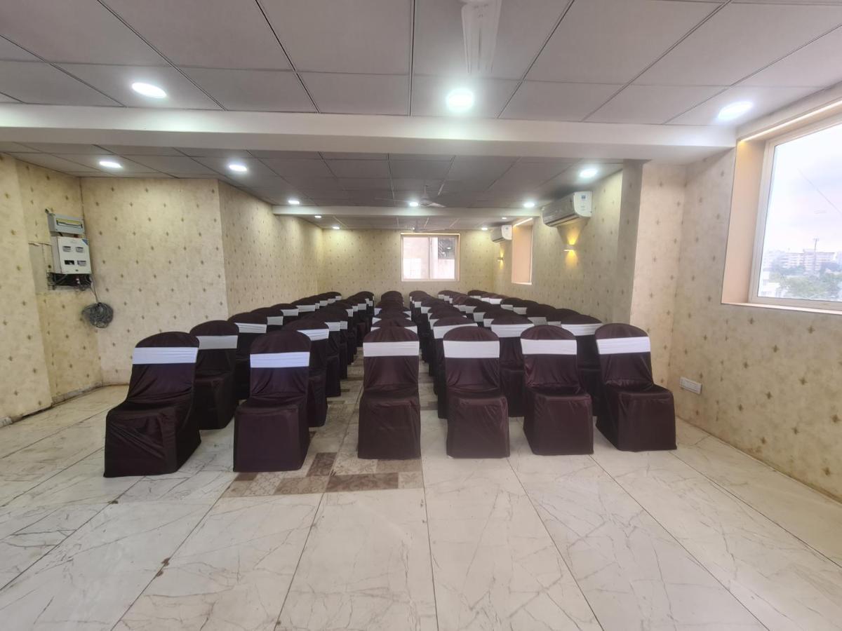 Hotel Nova Pride Rajkot Extérieur photo