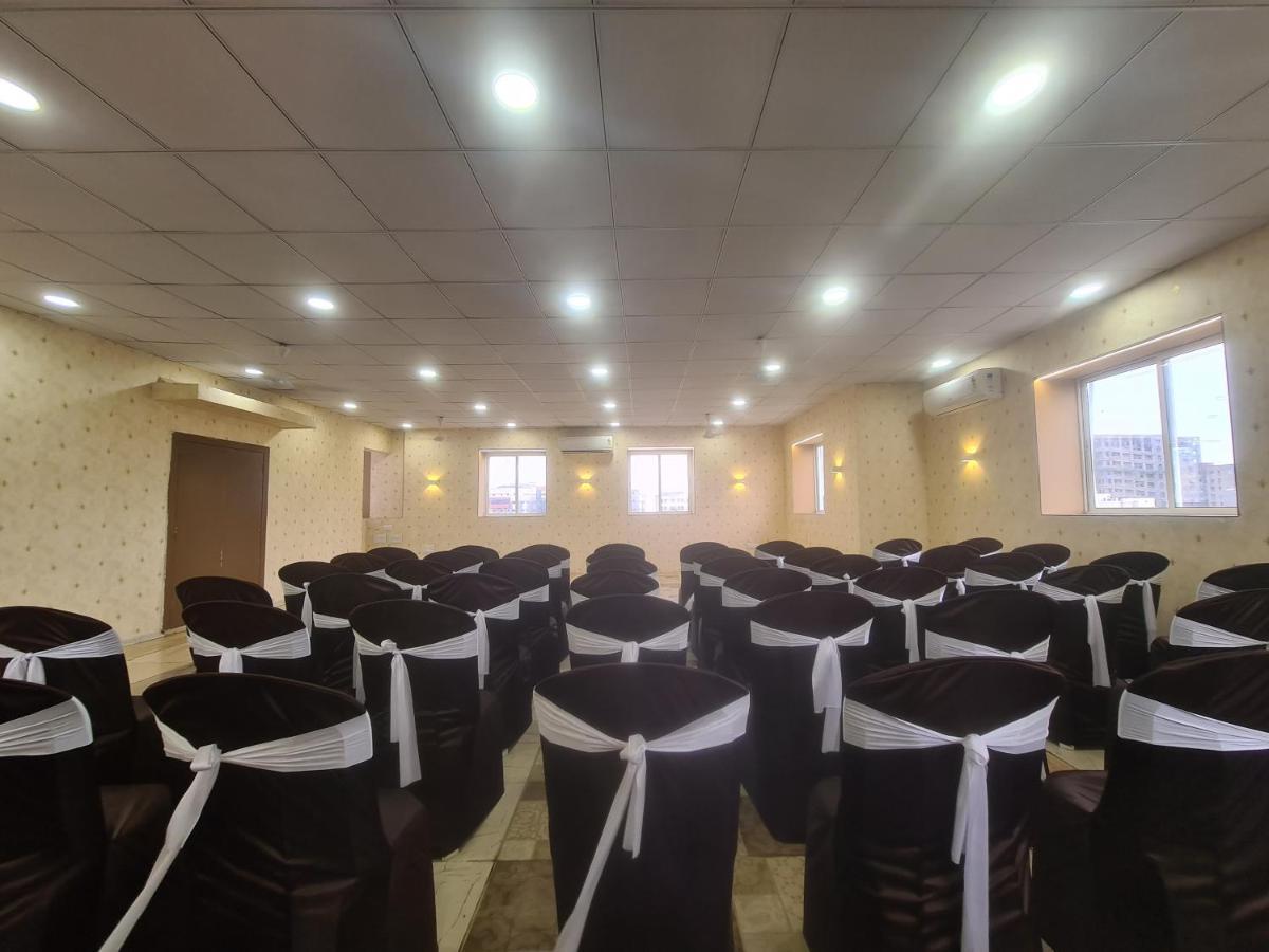 Hotel Nova Pride Rajkot Extérieur photo