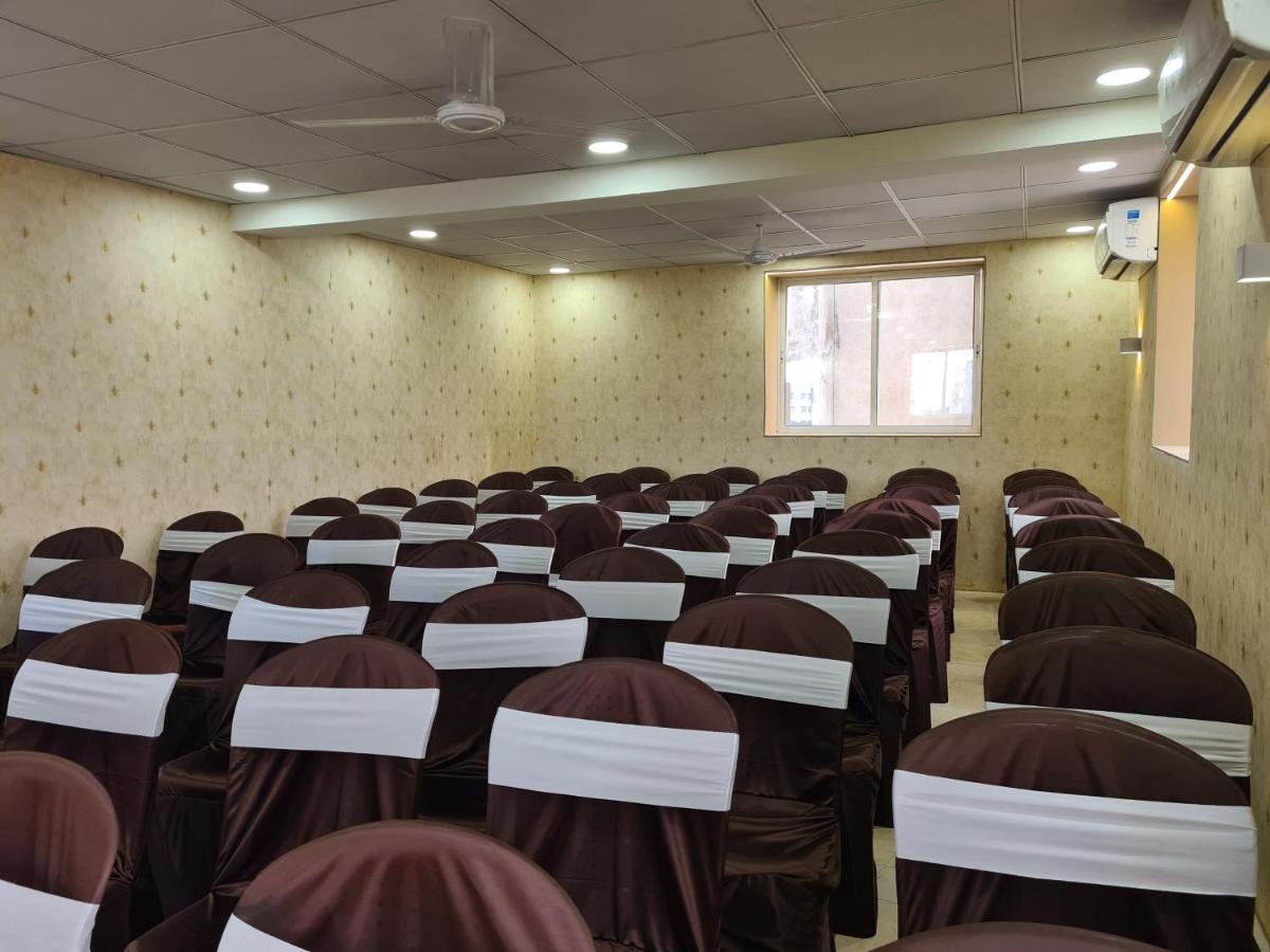Hotel Nova Pride Rajkot Extérieur photo