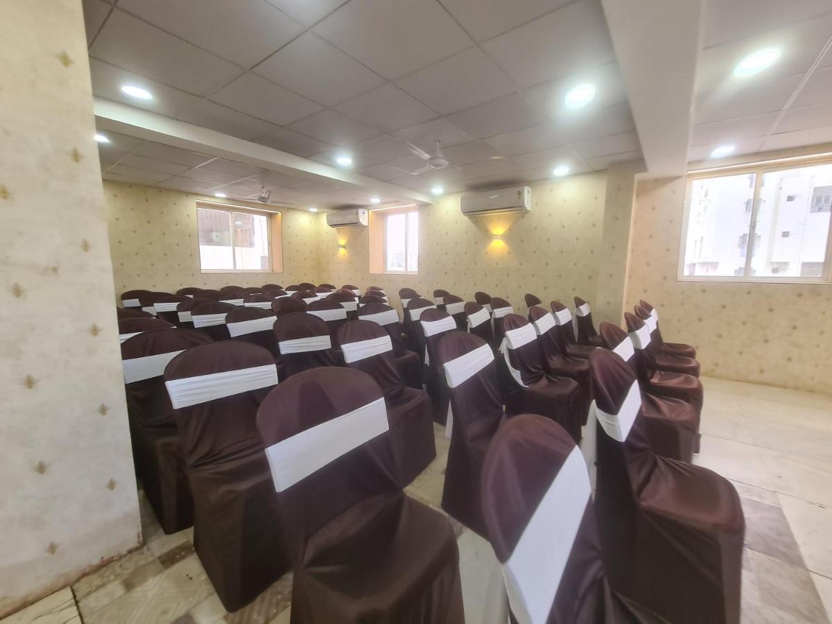 Hotel Nova Pride Rajkot Extérieur photo