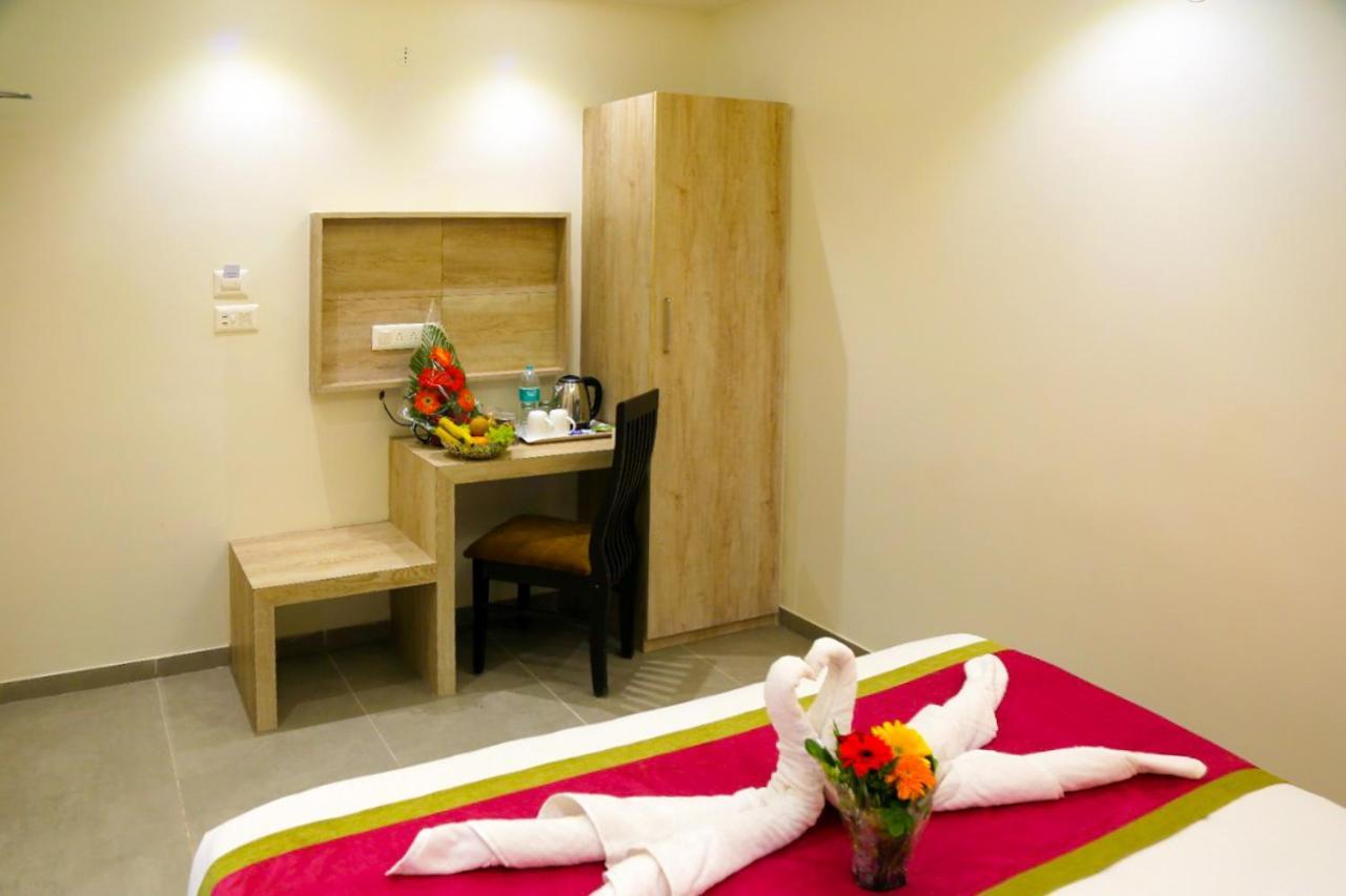 Hotel Nova Pride Rajkot Extérieur photo