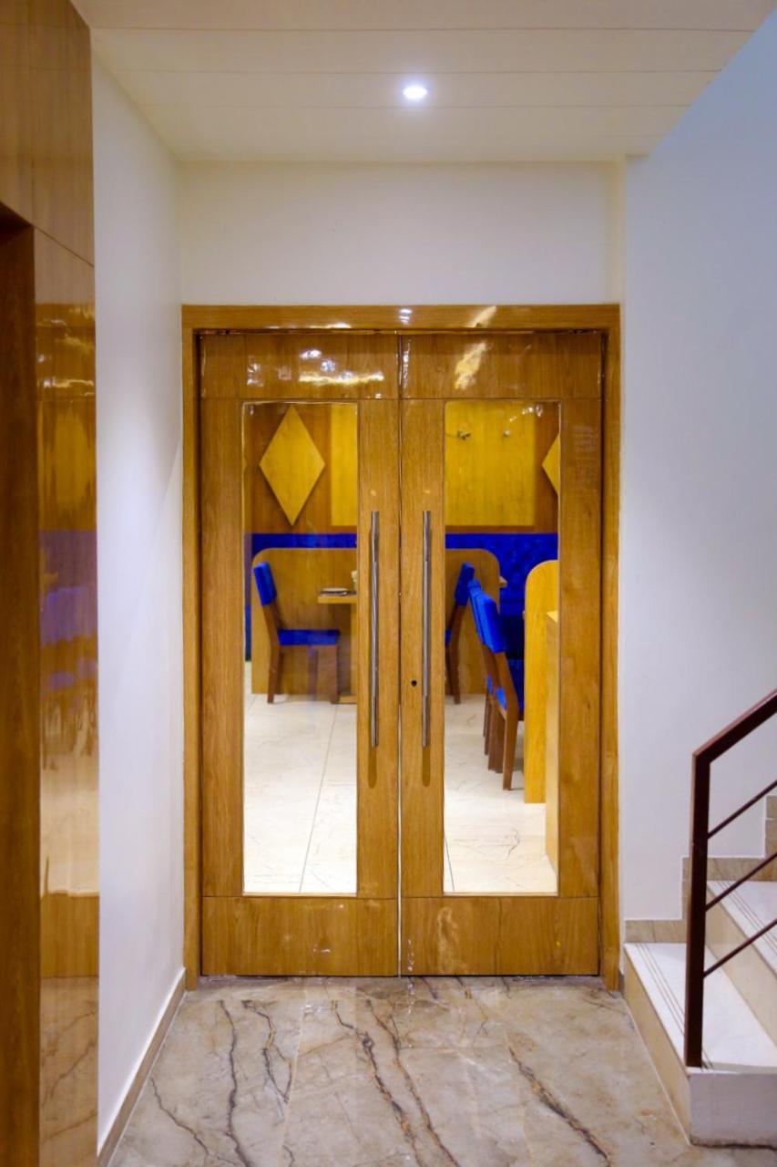 Hotel Nova Pride Rajkot Extérieur photo