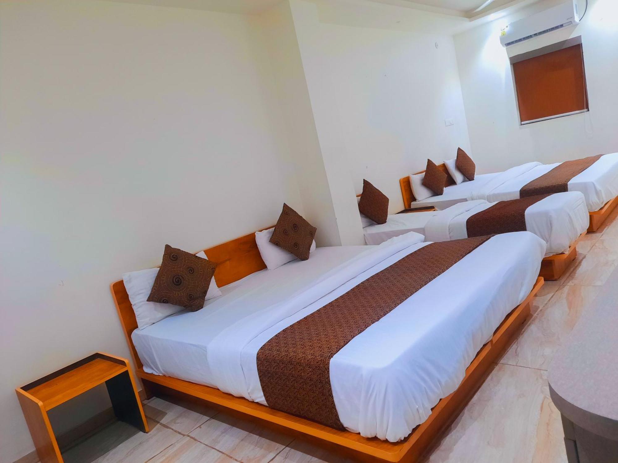 Hotel Nova Pride Rajkot Extérieur photo