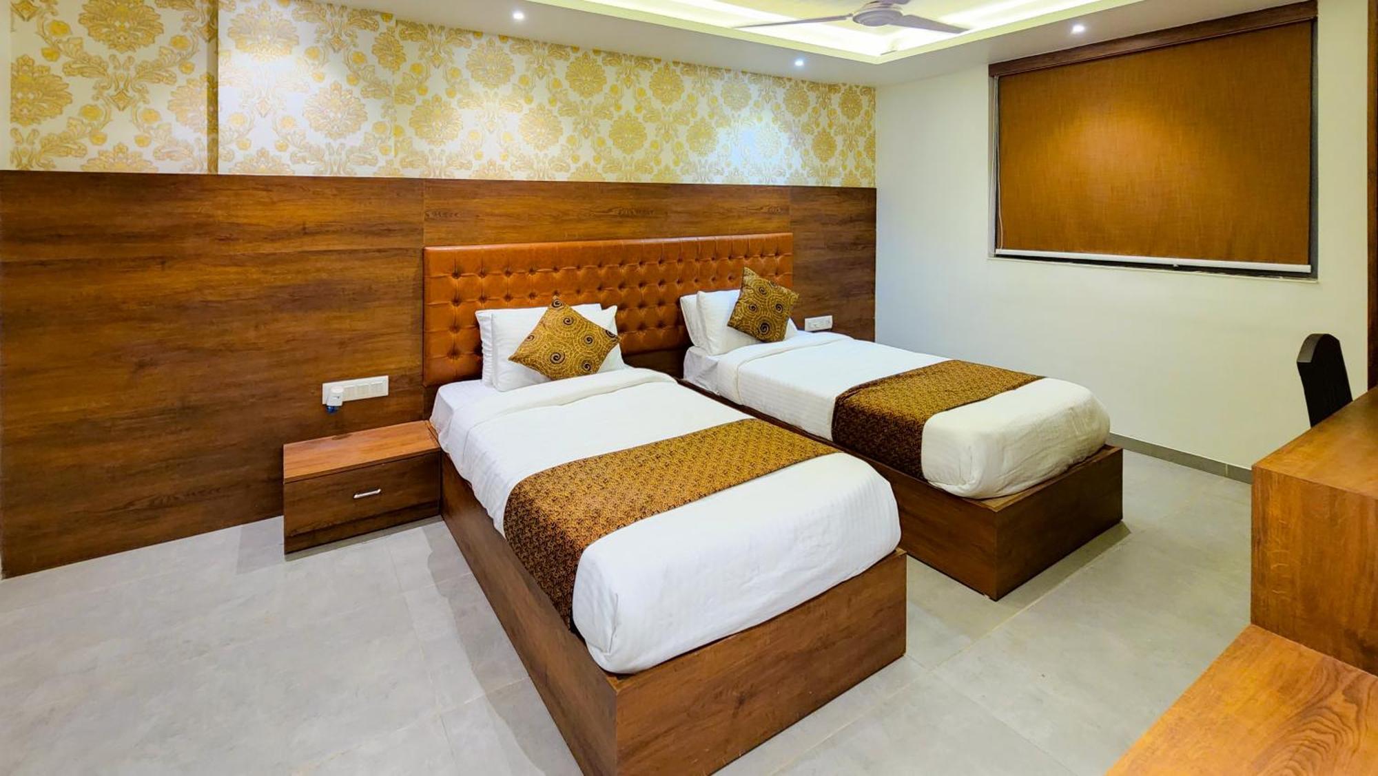 Hotel Nova Pride Rajkot Extérieur photo