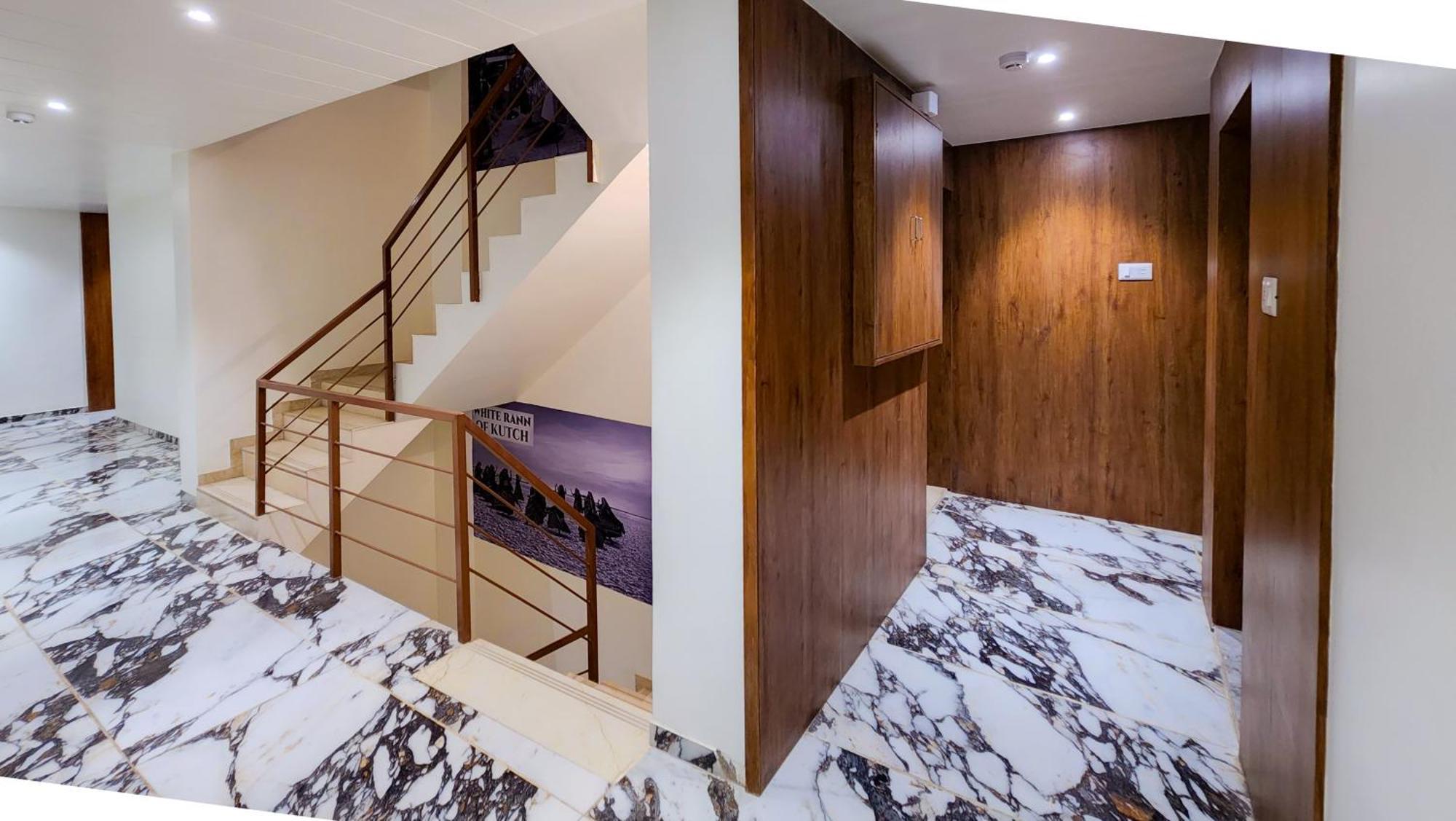 Hotel Nova Pride Rajkot Extérieur photo