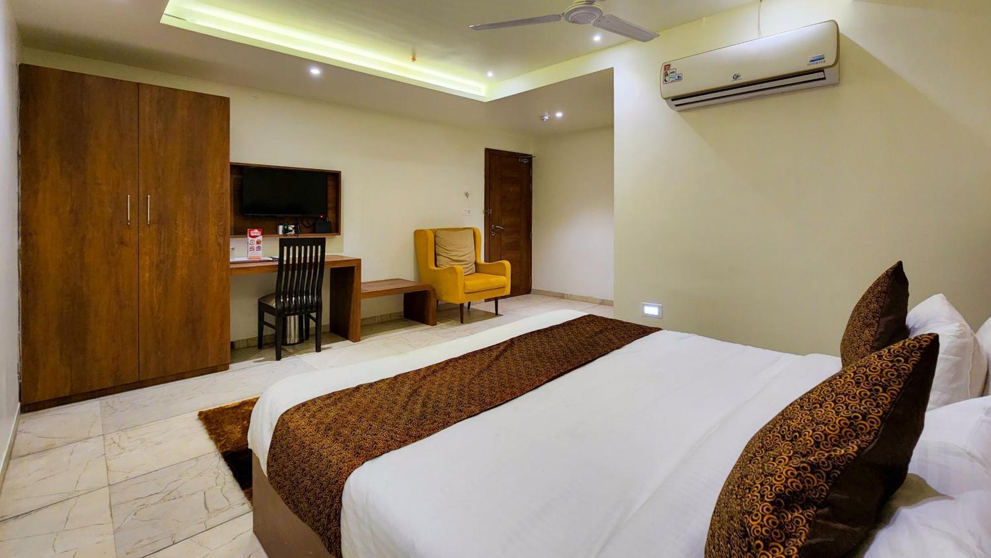Hotel Nova Pride Rajkot Extérieur photo