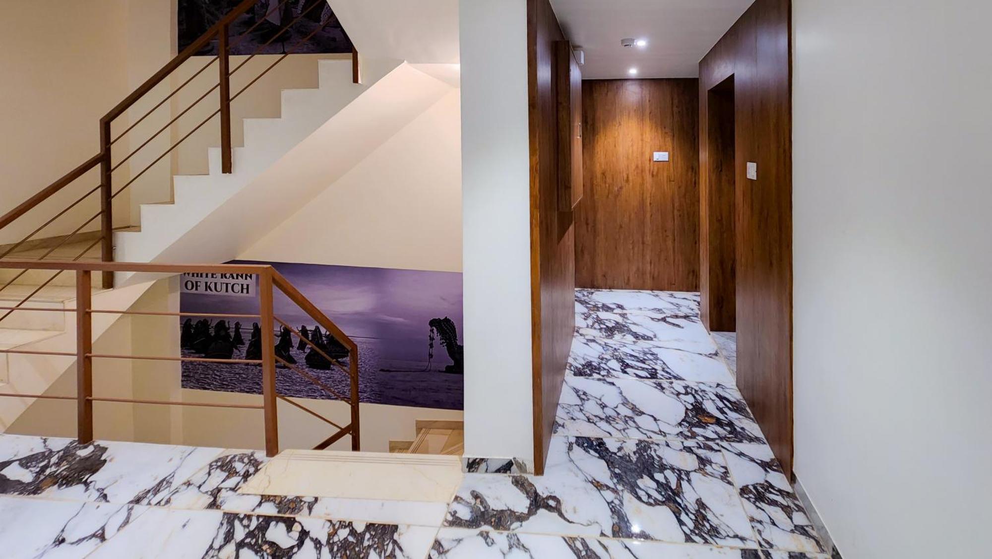 Hotel Nova Pride Rajkot Extérieur photo