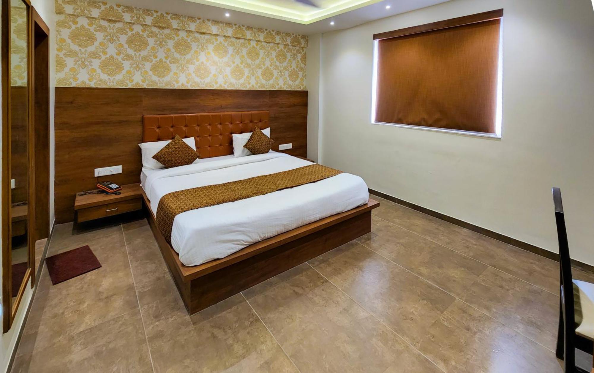 Hotel Nova Pride Rajkot Extérieur photo