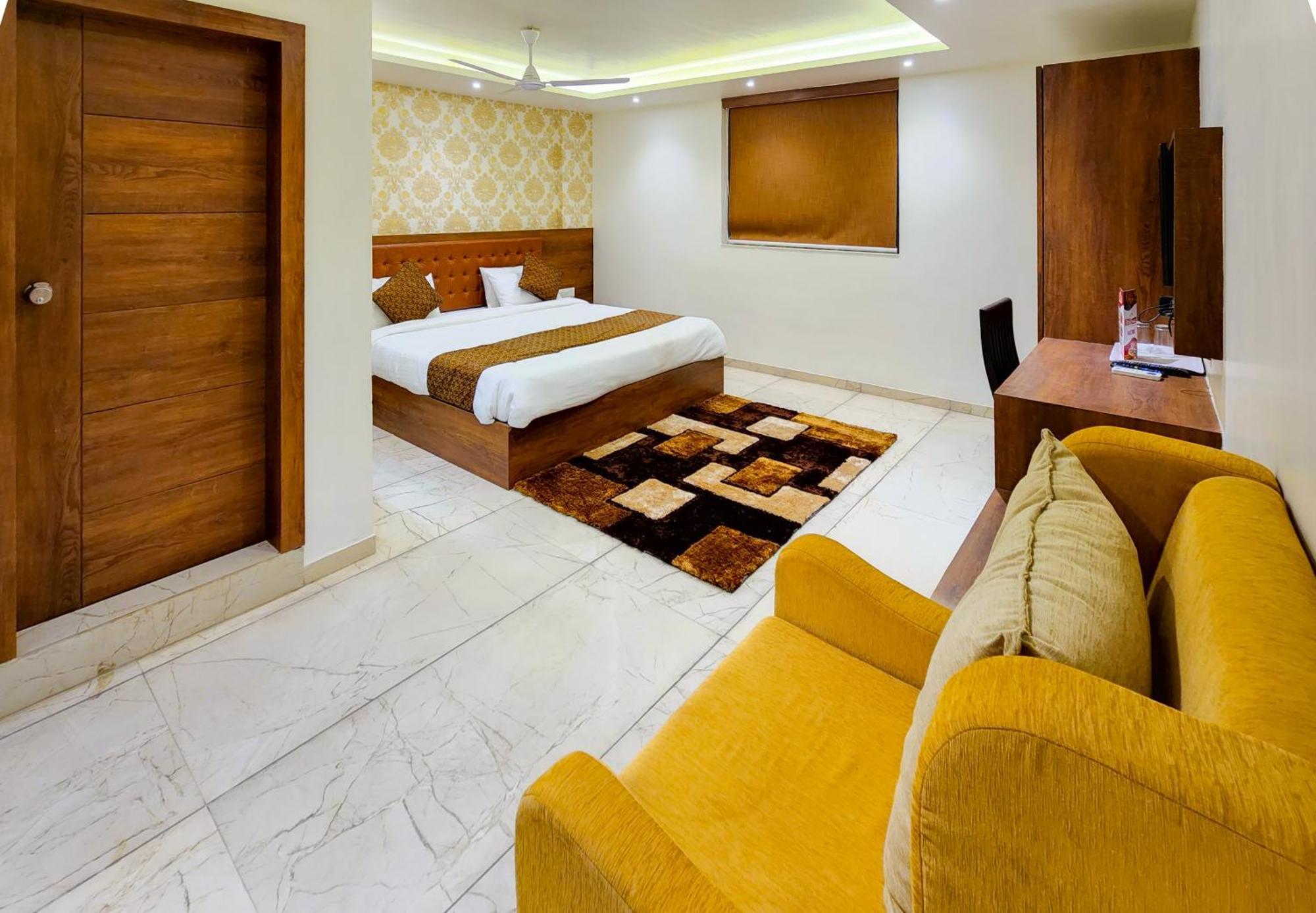 Hotel Nova Pride Rajkot Extérieur photo